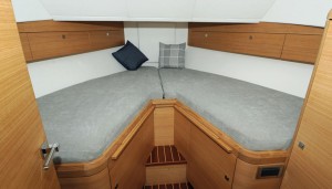Large V berth